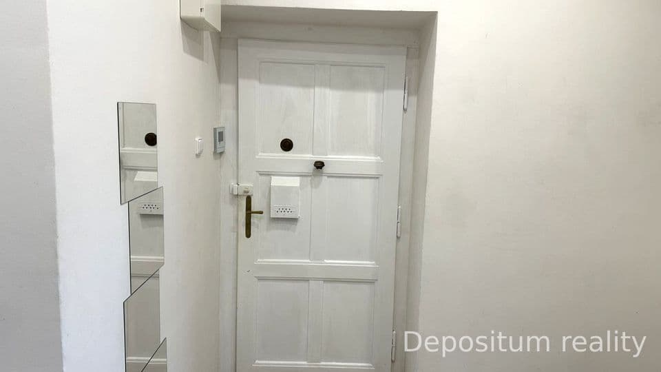 Pronájem bytu 2+1 v klidné části Smíchova