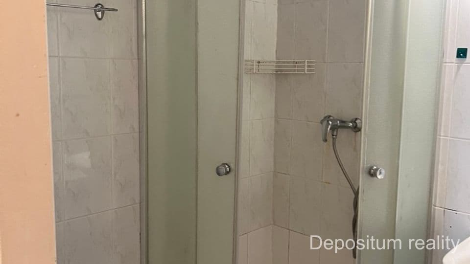 Prostorný přízemní byt u parku