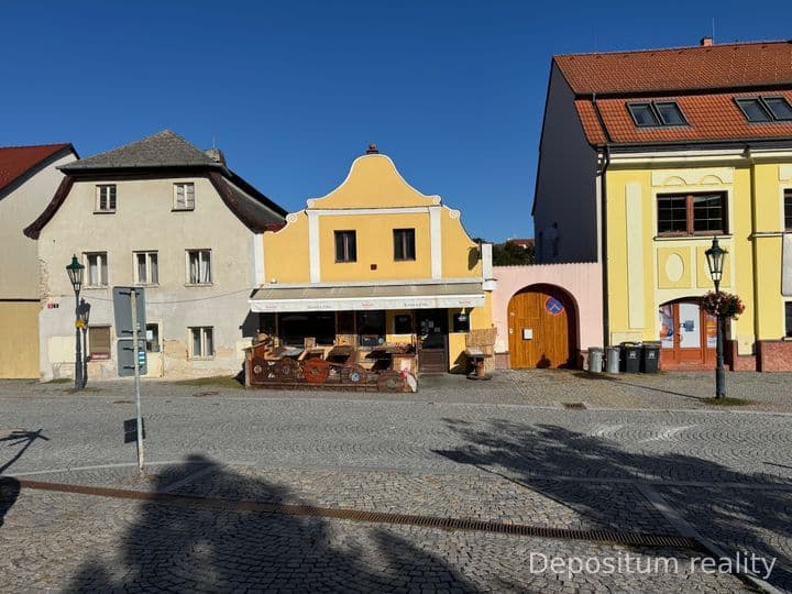 Fotografie: Převzetí zavedené restaurace se zahrádkou na Žižkově náměstí ve Vlašimi